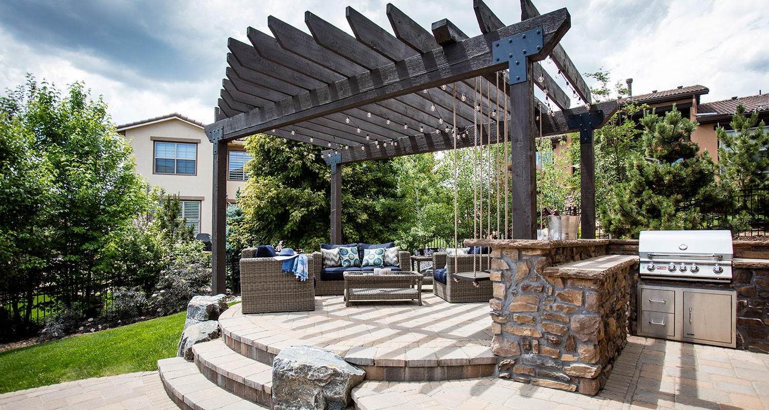 Custom Landscape Design Outdoor Patio and Kitchen