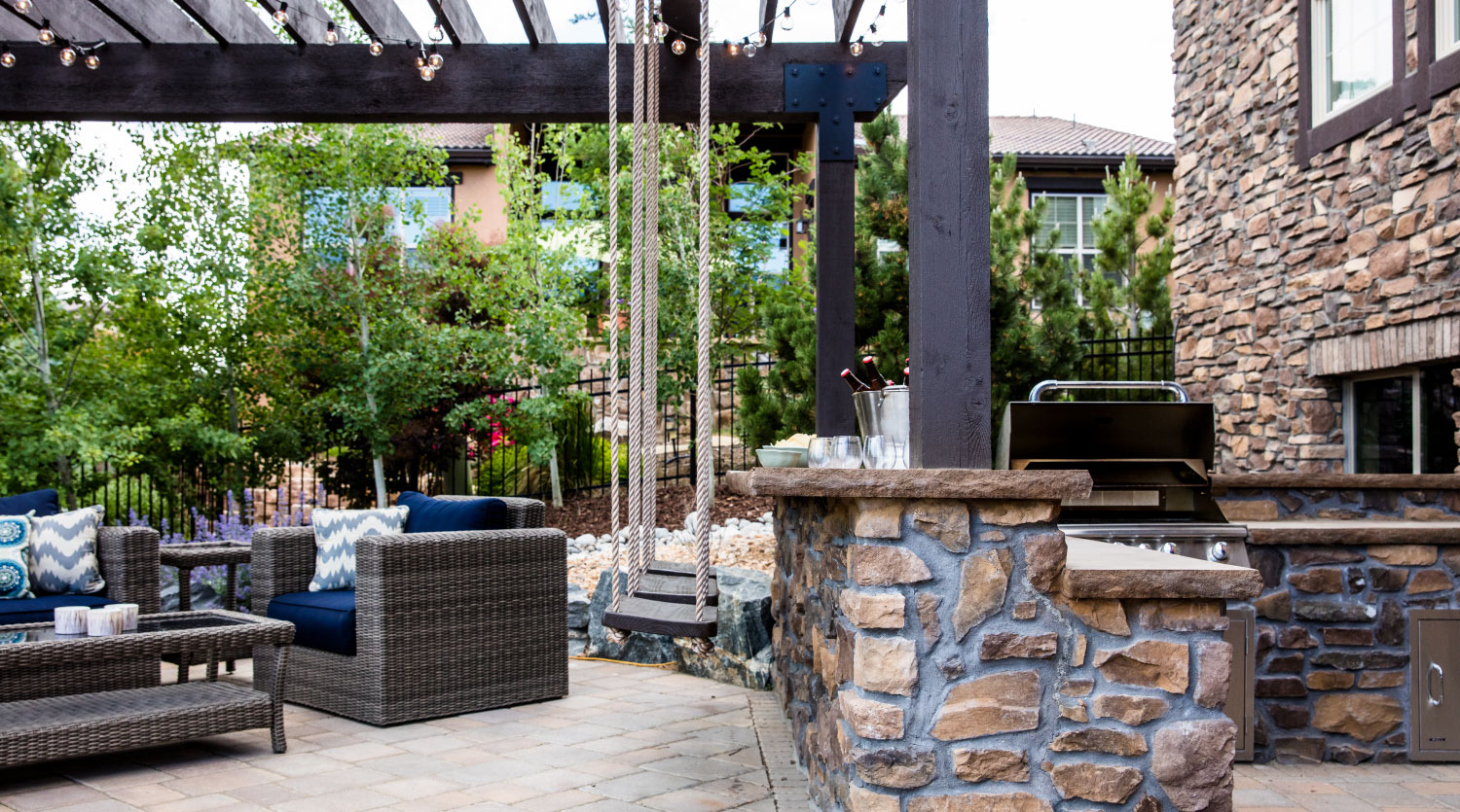 Custom Landscape Design Outdoor Patio and Kitchen