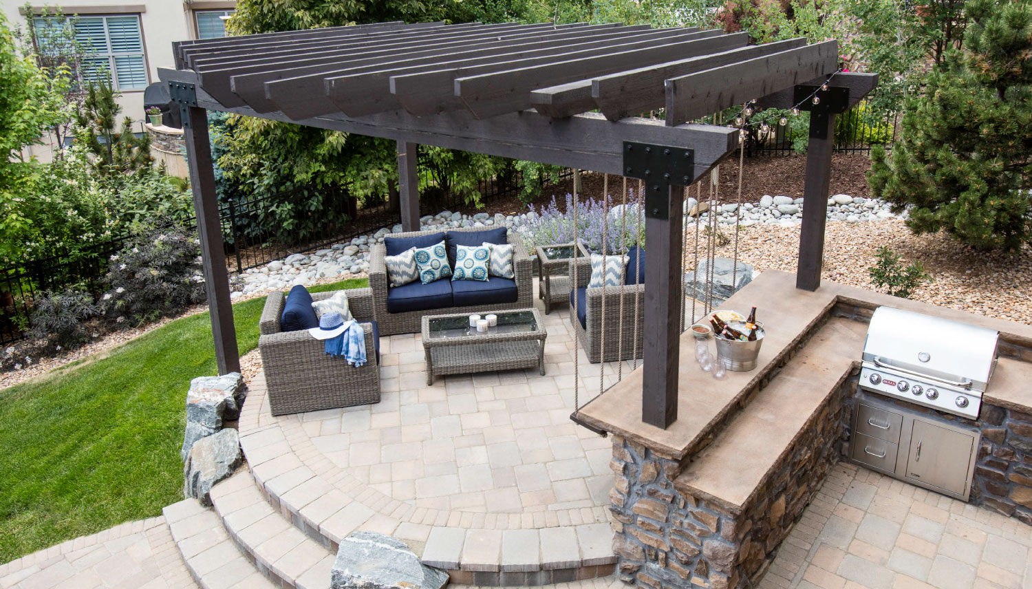 Custom Landscape Design Outdoor Patio and Kitchen